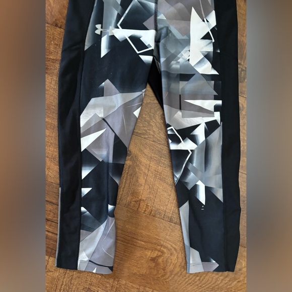 Under Armour crop compression women Sz small - Picture 3 of 9